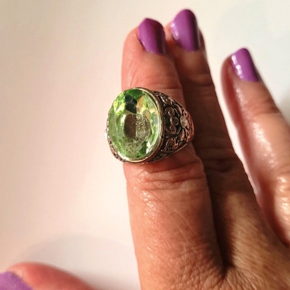Bohemian Style Light Green Mock Periodot Statement Ring Size 9 - Picture 12 of 16